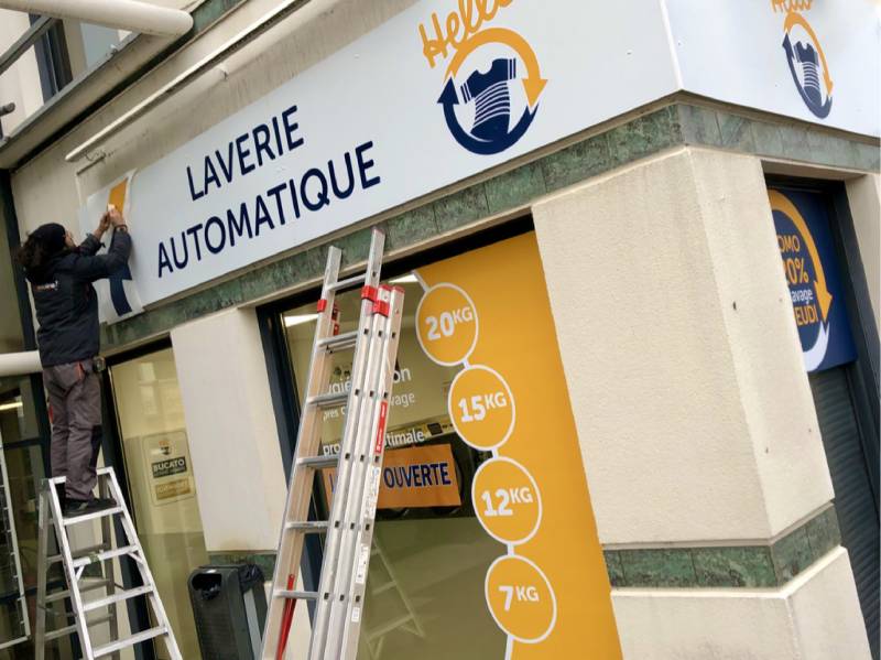 Enseigne commerciale à Lyon