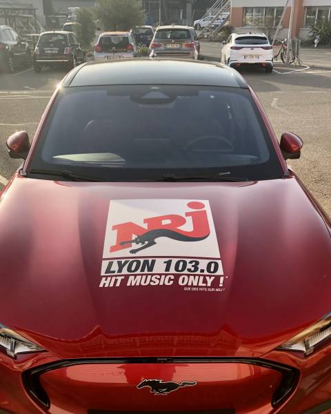 Flocage publicitaire voiture de fonction à Décines-Charpieu pres de Lyon